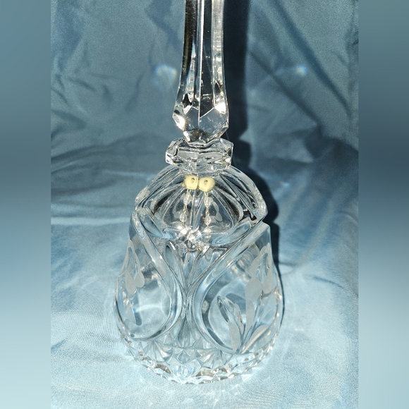 The European Collection Flower Crystal Bell - Picture 2 of 4